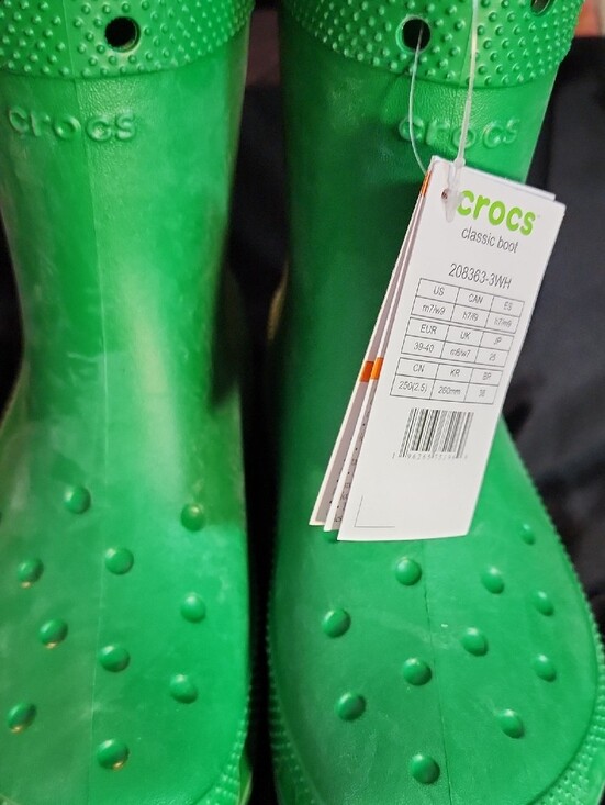 CROCS Shoes - Crocs  Unisex Classic Clog in Green       M-7 W-9
